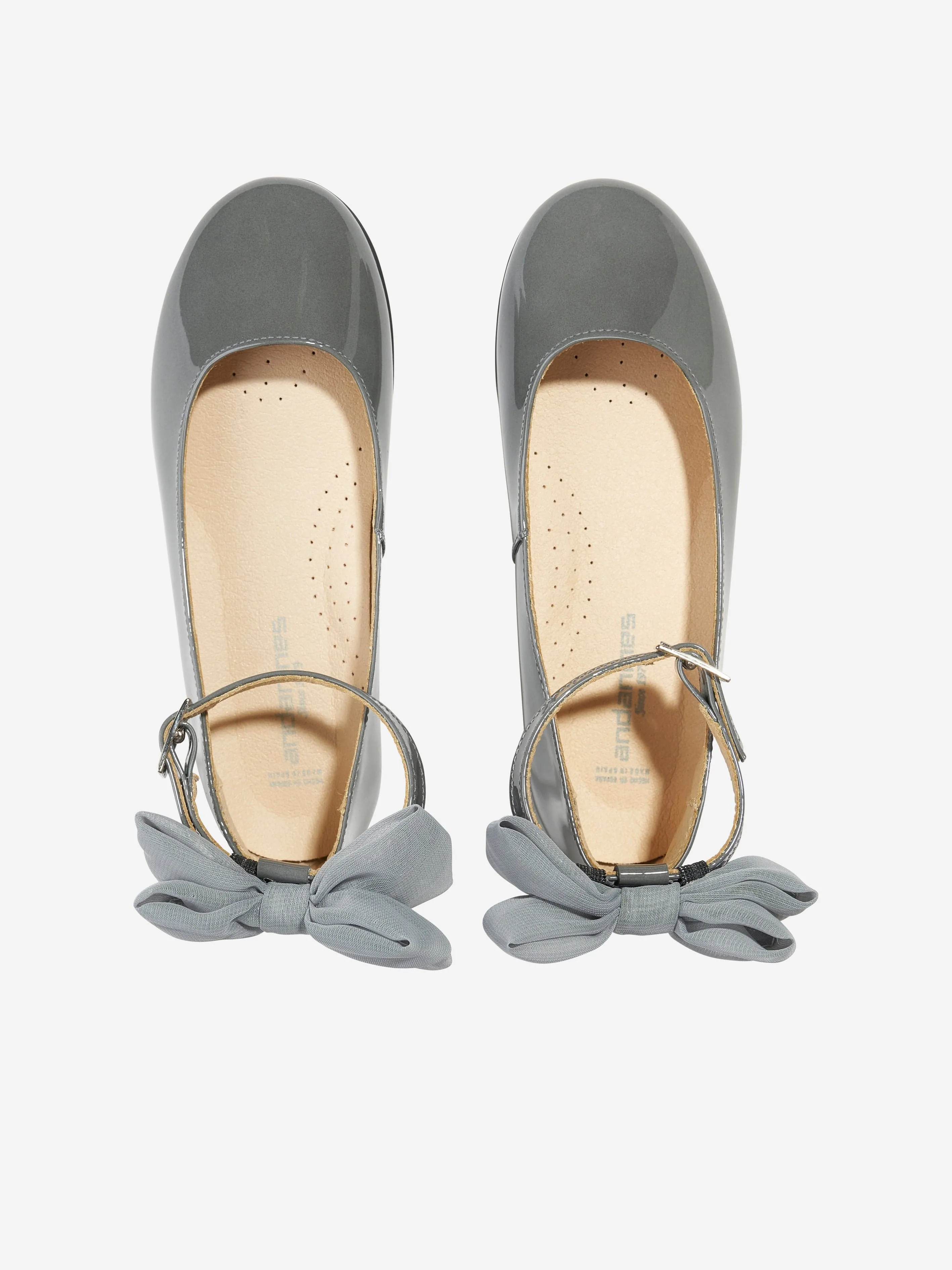 Andanines Girls Pumps With Removable Bow in Silver