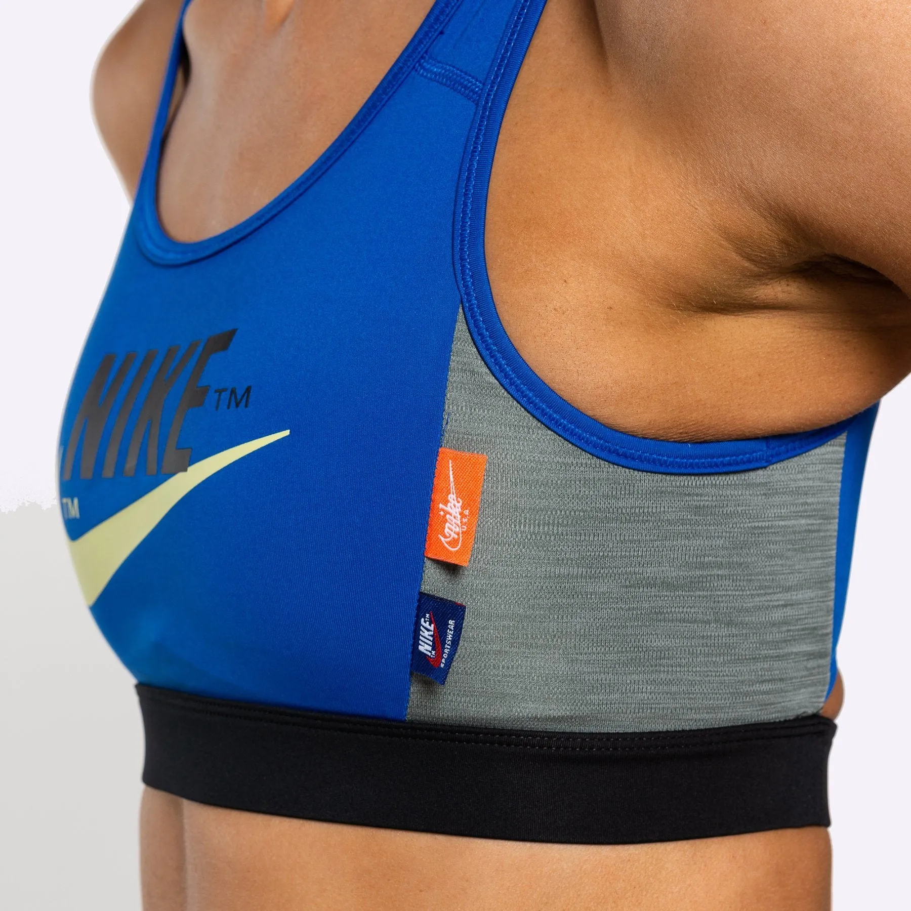 Nike - Swoosh Icon Clash Women's Medium-Support Sports Bra - GAME ROYAL/BLACK/SMOKE GREY/LIMELIGHT