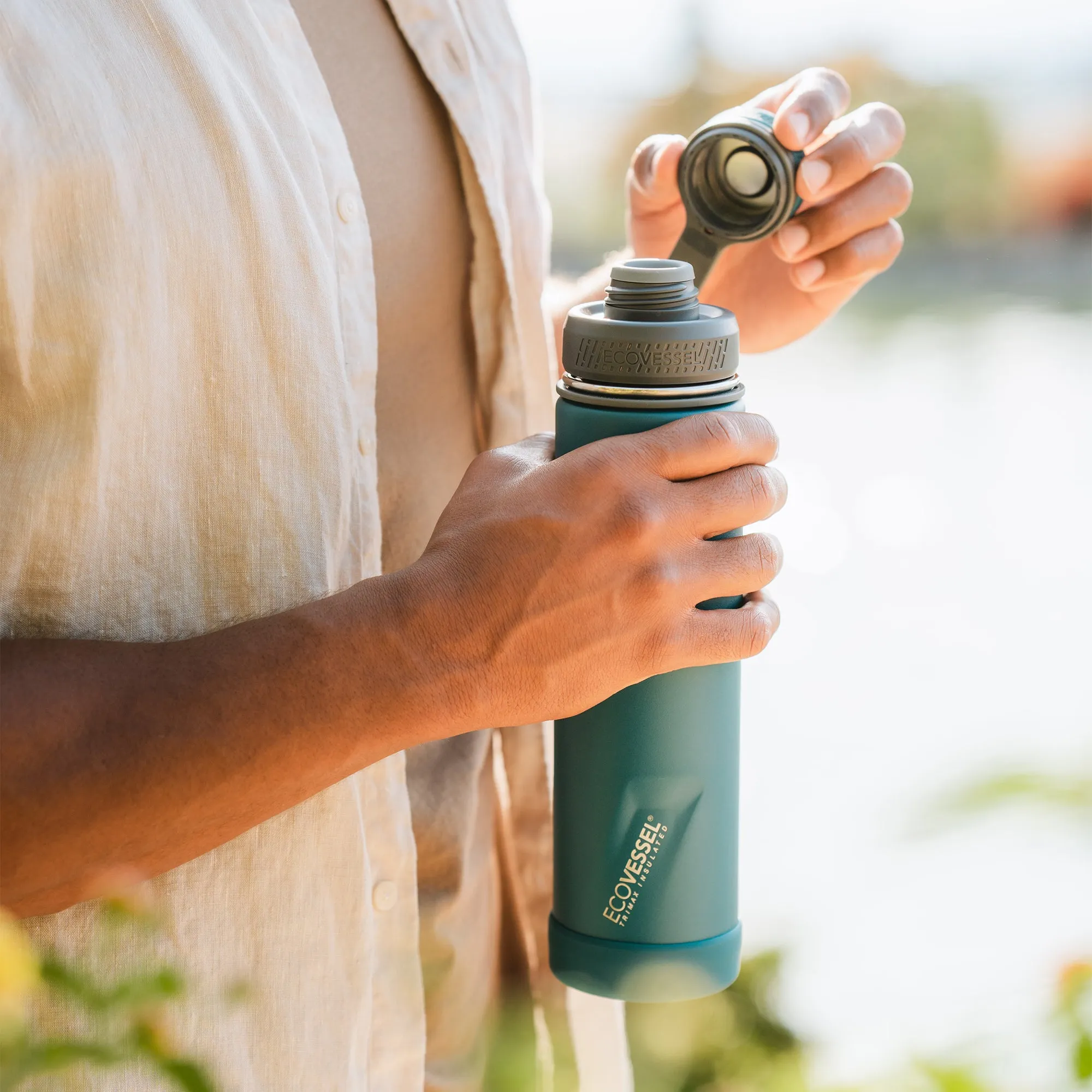 The Boulder - 20 oz Bottle with Screw Top & Strainer